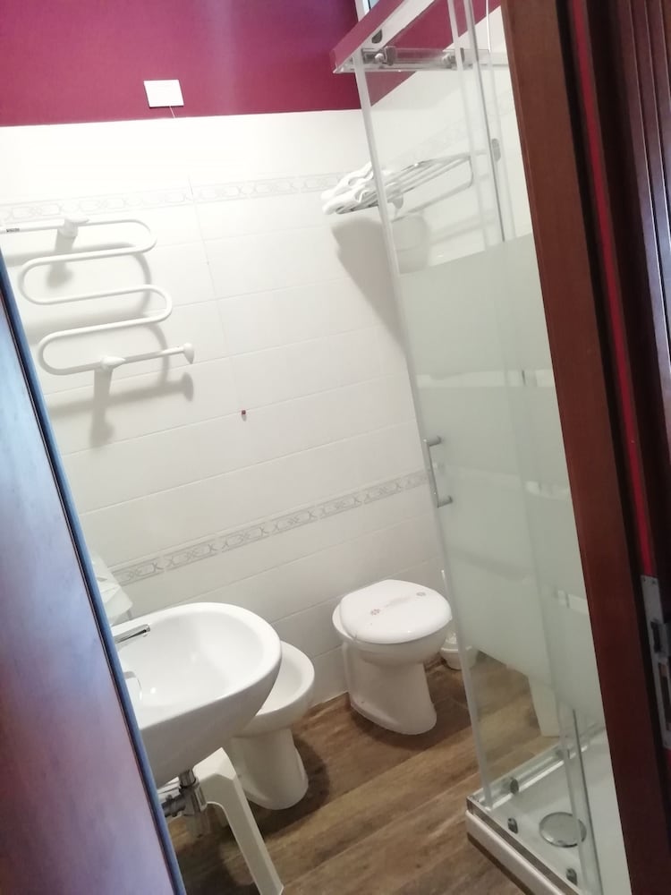Double or Twin Room - Photo 5