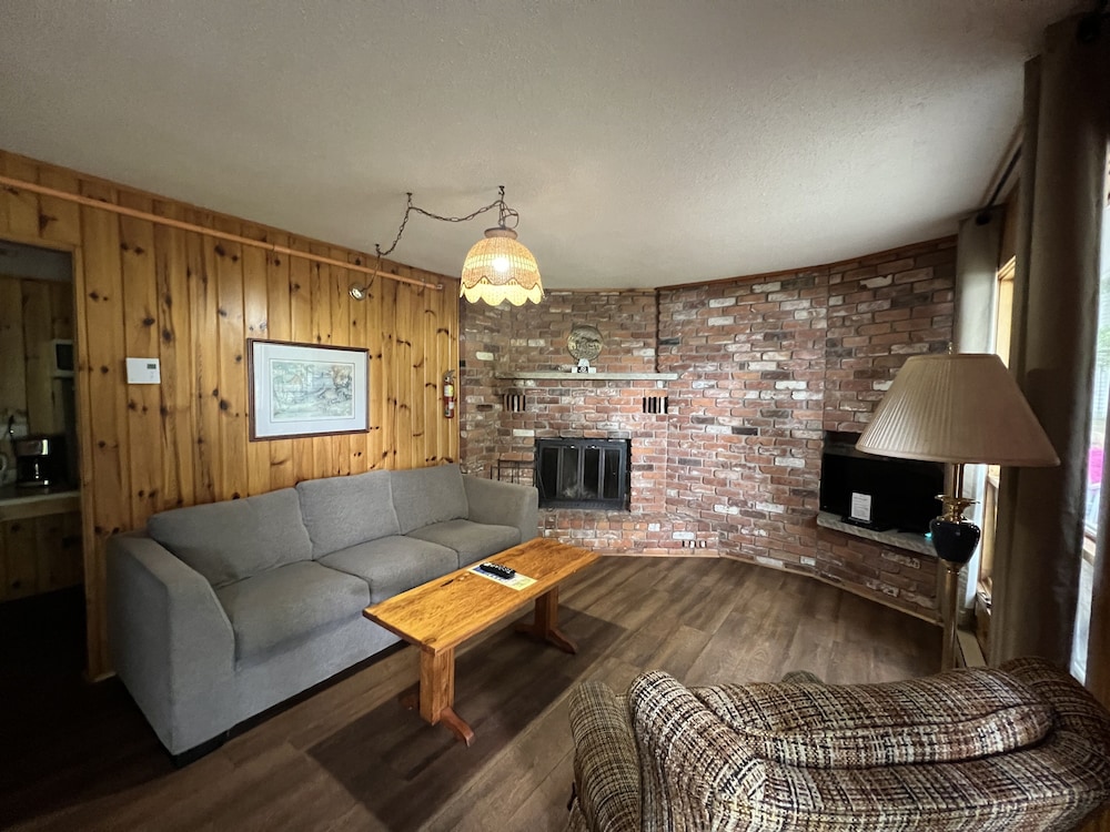 Standard Suite, 1 Bedroom, Fireplace, Lake View (Mapleview #3)