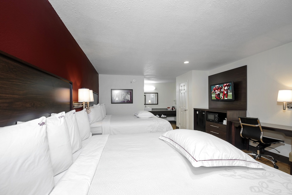 Premium Room, 2 Queen Beds (Upgraded Bedding & Snack, Smoke Free) - Photo 12
