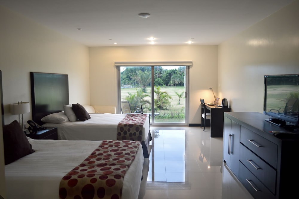 Premium Suite, 2 Queen Beds, Pool View photo 1