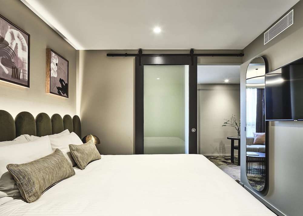One Bedroom Queen Apartment - Photo 1