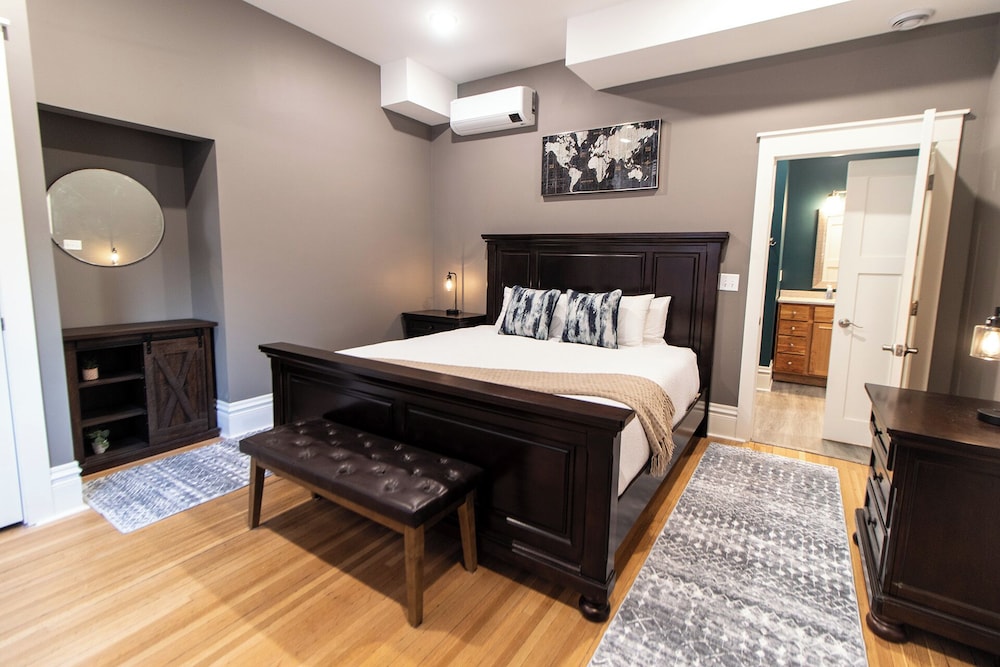 One Bedroom Apartment Unit 1 photo 3