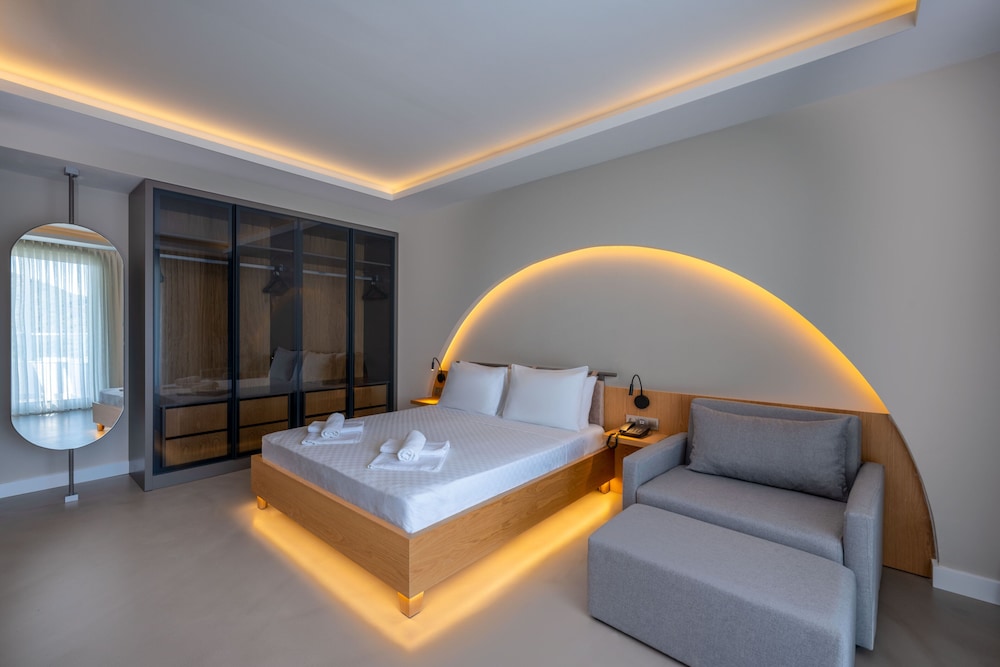 Deluxe Room, 1 Queen Bed with Sofa bed, Sea View