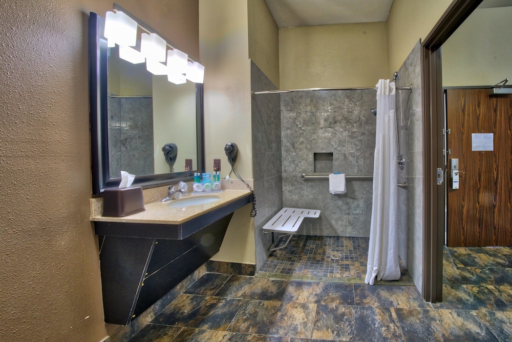Suite, 2 Queen Beds, Accessible (Mobility Tub) photo 1