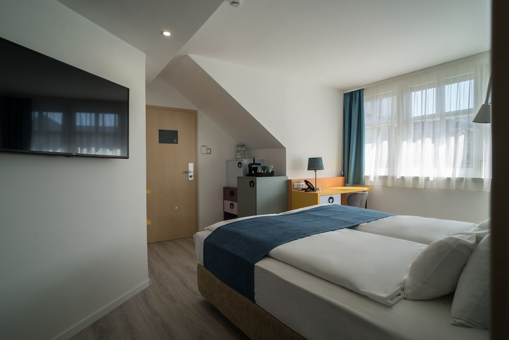 Quadruple Room with Air Conditioner - Photo 3