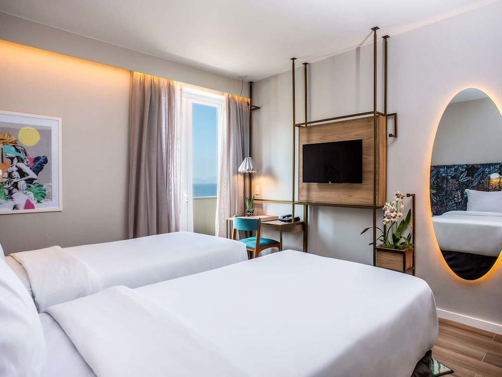 Executive Room, 2 Twin Beds, Balcony, Partial Sea View