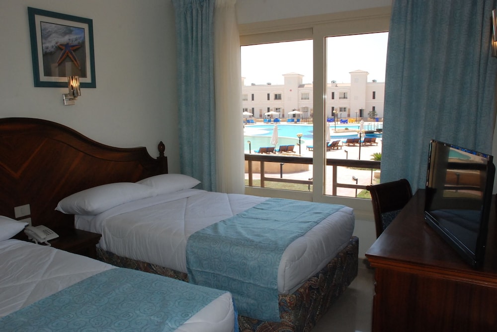 Standard Room, Pool View photo 1
