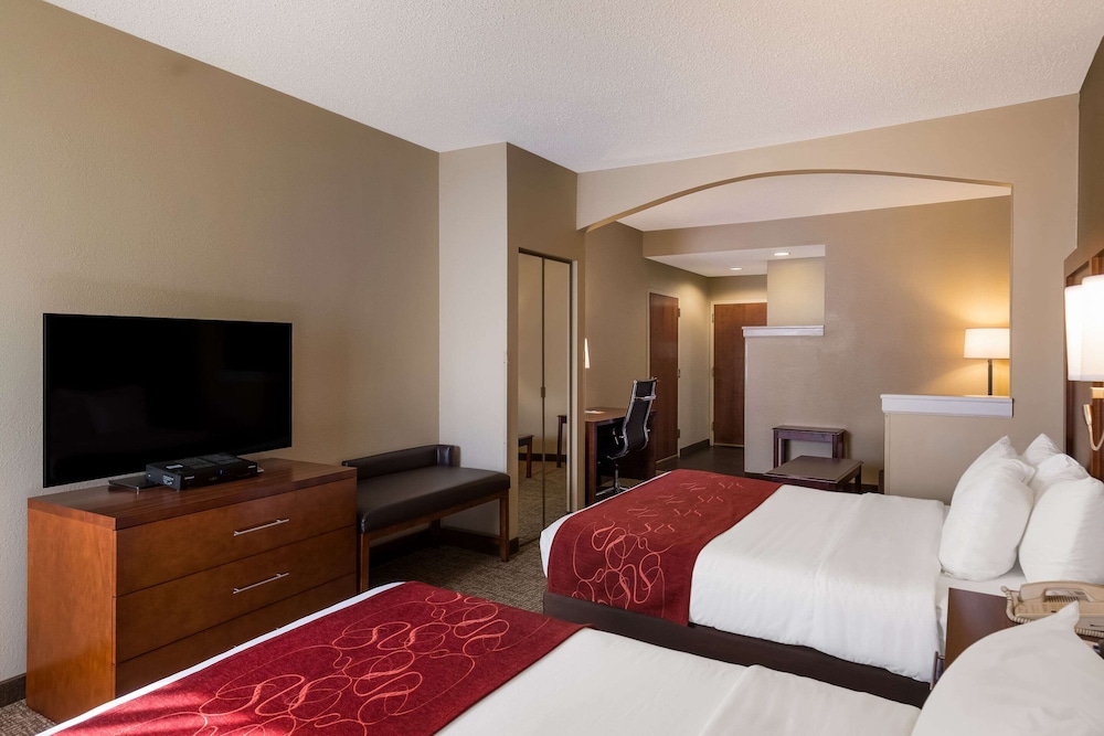 Suite, Multiple Beds, Non Smoking - Photo 7