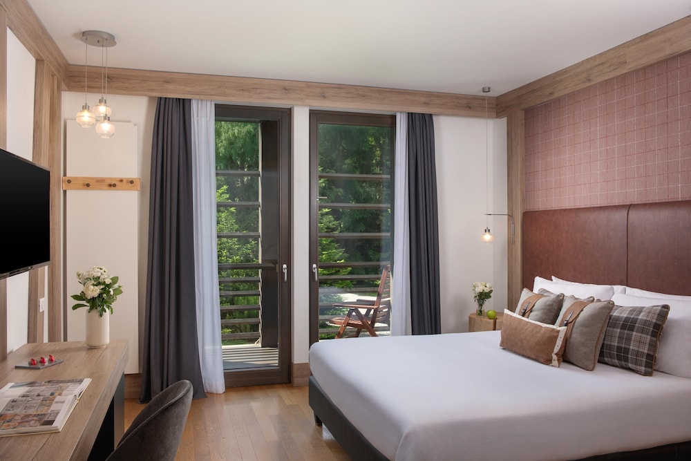 Deluxe Room (Extra Bed 2 adults + 1 child, Monterosa View) photo 1