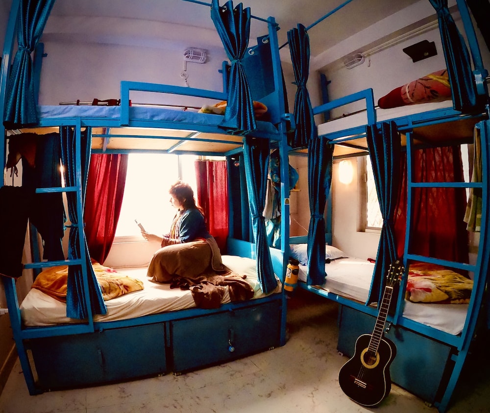 Deluxe 6 Bed Mixed Dorm photo 2
