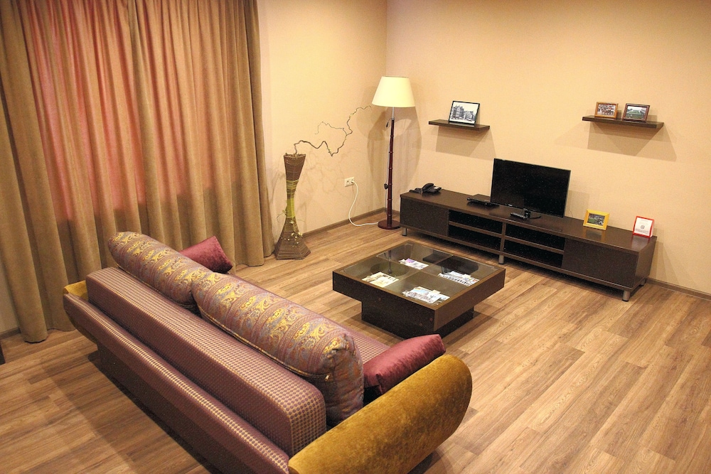 Family Room, 1 Bedroom