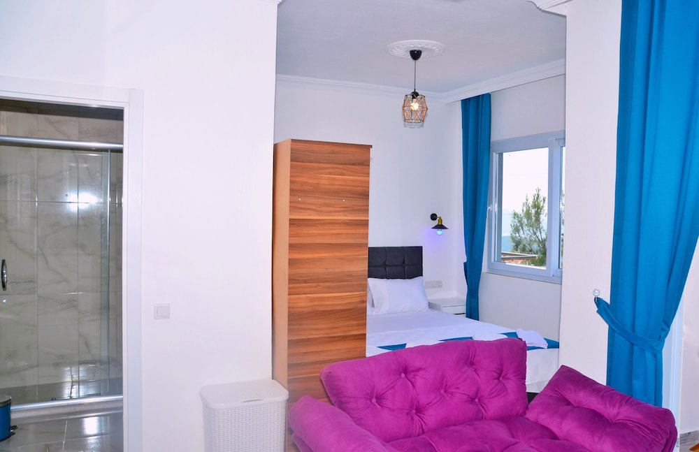 Economy Studio, 1 Double Bed, Balcony, Sea View photo 2