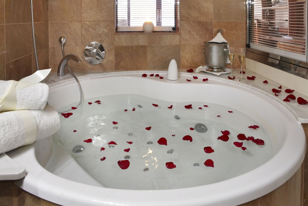 Romantic Double Room, Jetted Tub - Photo 1