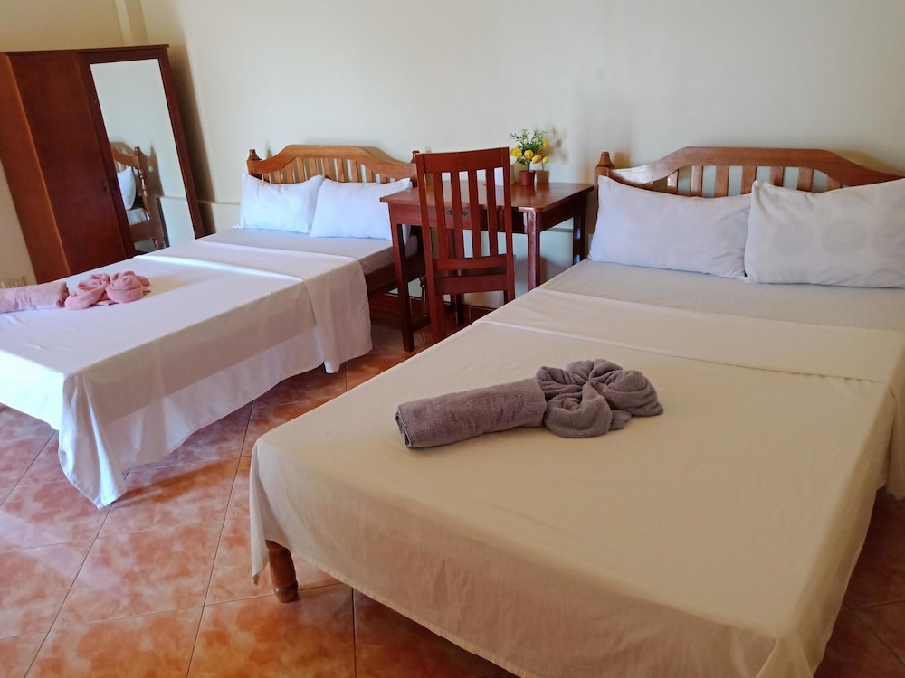 Quadruple Room, Accessible, Non Smoking photo 2