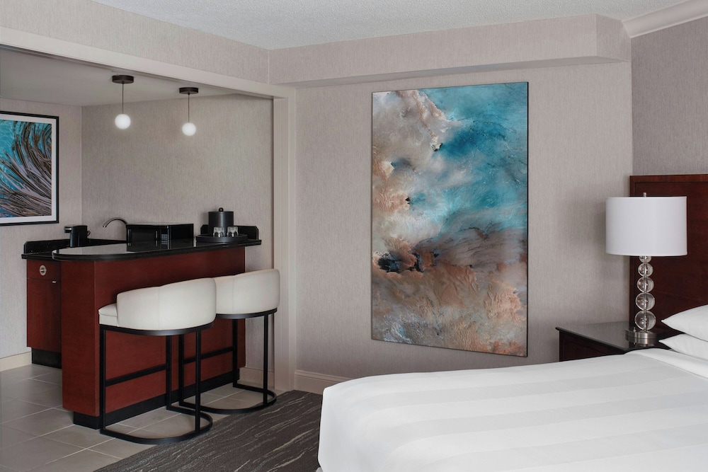 Signature Suite, 1 King Bed - Photo 6