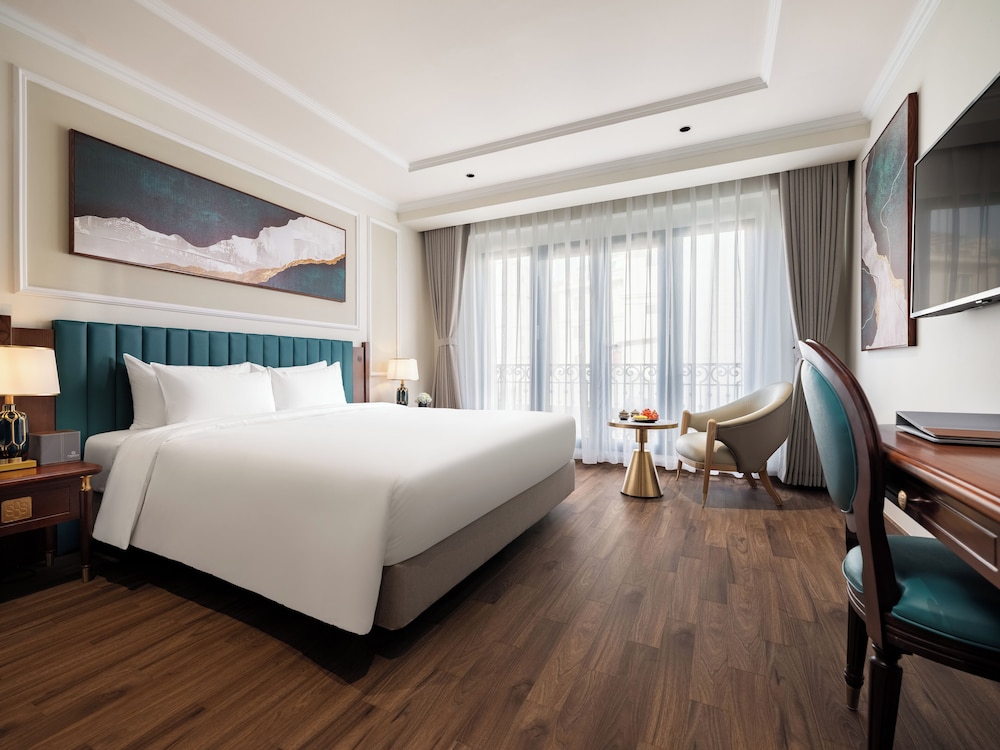 Junior Suite city view with Balcony