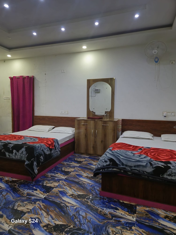 Basic Quadruple Room photo 2