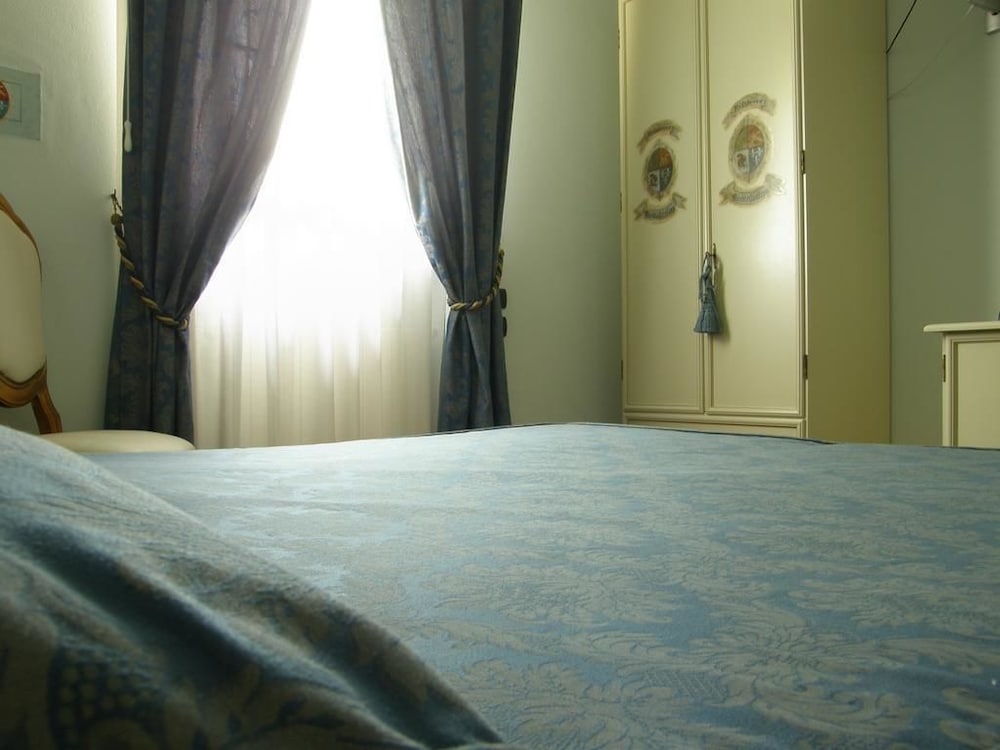 Double or Twin Room photo 2