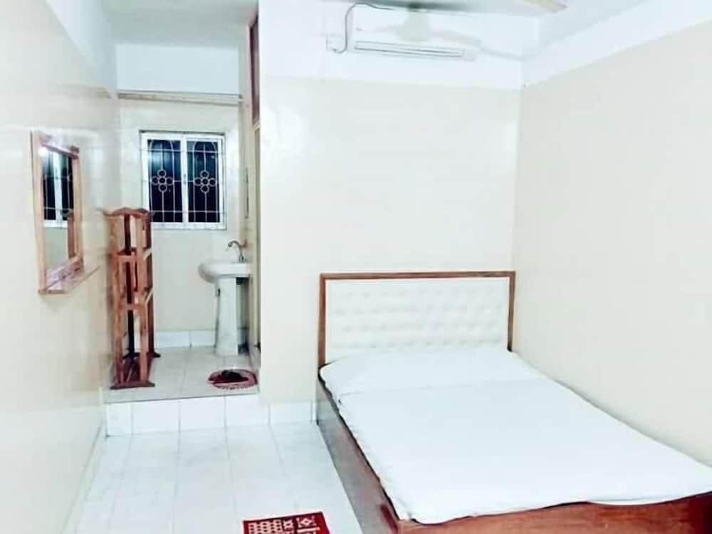 Economy Single Room, 1 Twin Bed, Smoking, City View photo 2