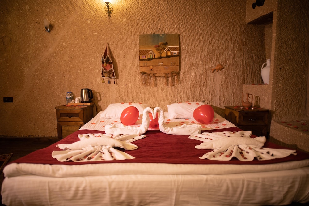 Queen Magara Suite photo 1