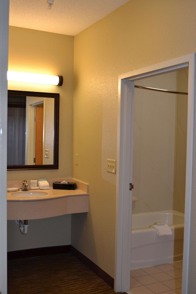 Suite, 1 King Bed, Non Smoking - Photo 5