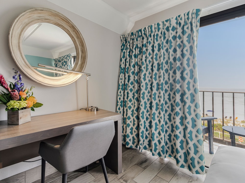 Room, 1 King Bed, Ocean View photo 2