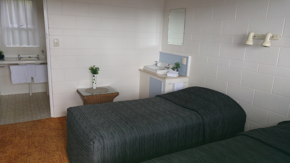 1 Bedroom Family Unit 10 photo 3
