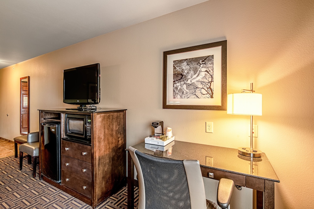 Deluxe Studio Suite, Multiple Beds photo 2