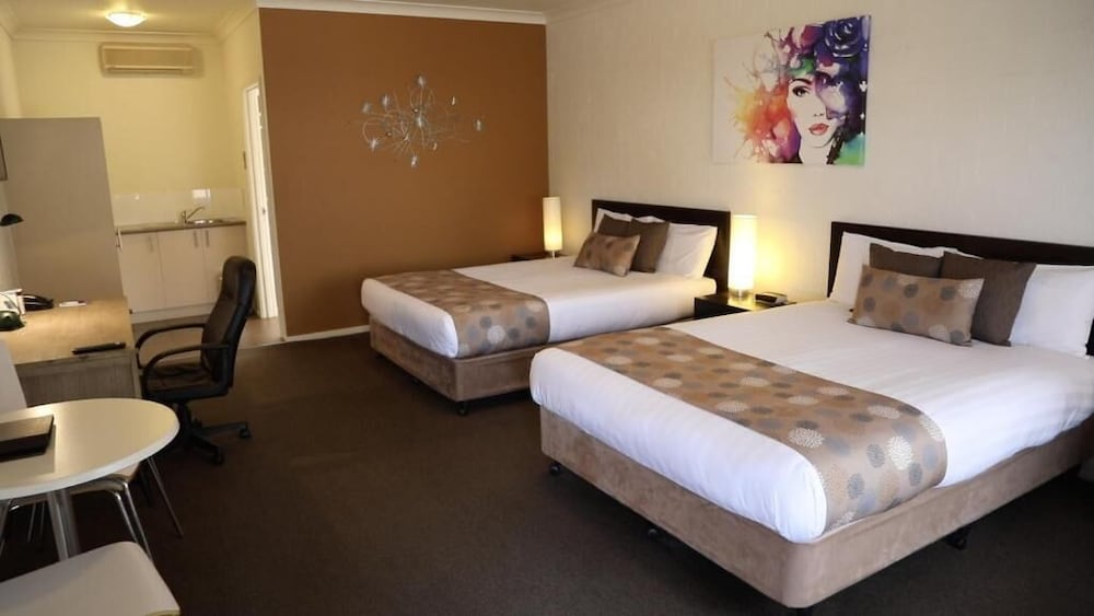 Twin Queen Suite