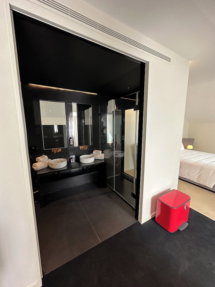 Standard Suite thumbnail 6