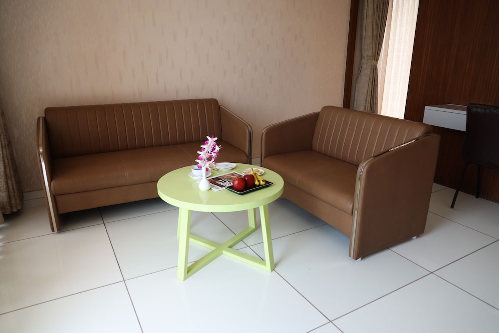 Suite - Photo 12