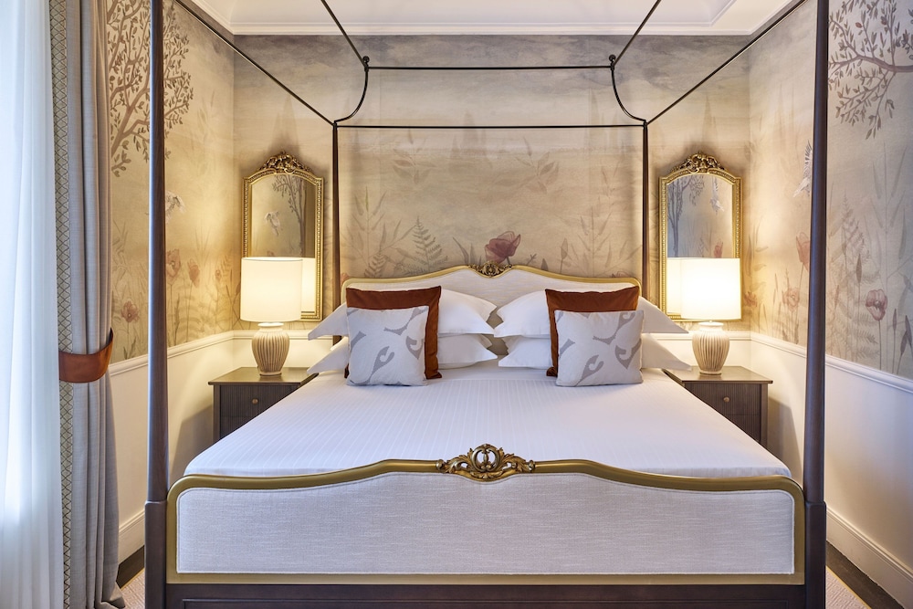 Junior Suite, 1 King Bed, Garden View
