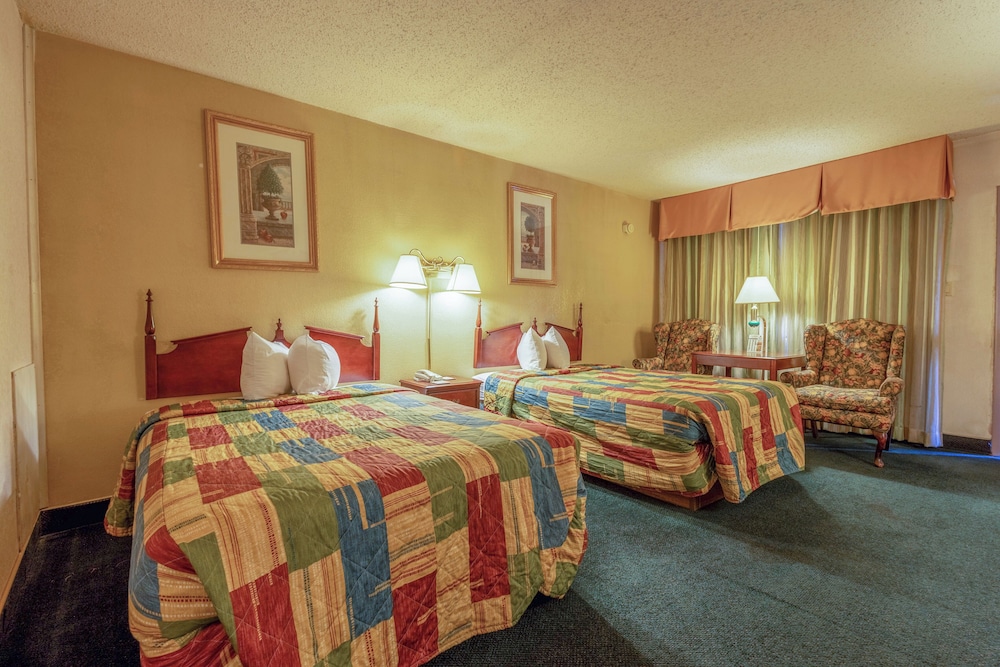Room, 2 Queen Beds, Non Smoking photo 3