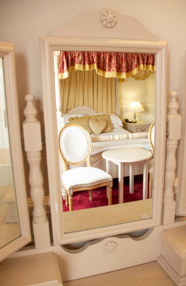 Deluxe Queen Room - Photo 6