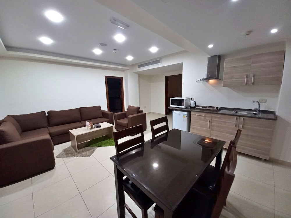 Luxury Apartment, 3 Bedrooms - Photo 11