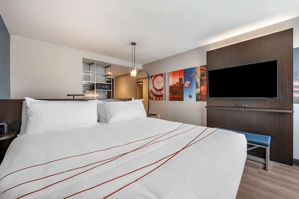 Suite, 1 King Bed, Accessible, Balcony (with Sofabed) - Photo 3