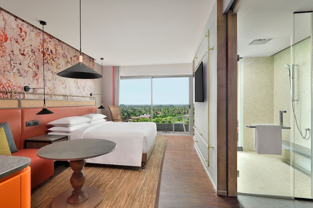 Room, 1 King Bed, City View (Balcony) - Photo 1