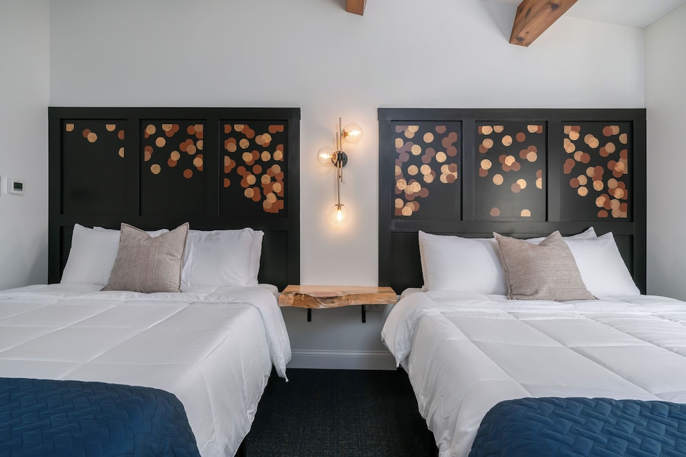 Luxury Double Room, 2 Queen Beds photo 3