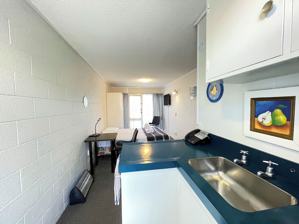 Basic Studio, Kitchenette