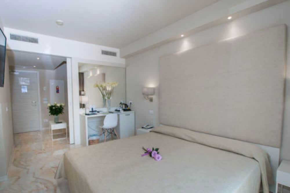 Junior Double Room, Terrace, Garden Area