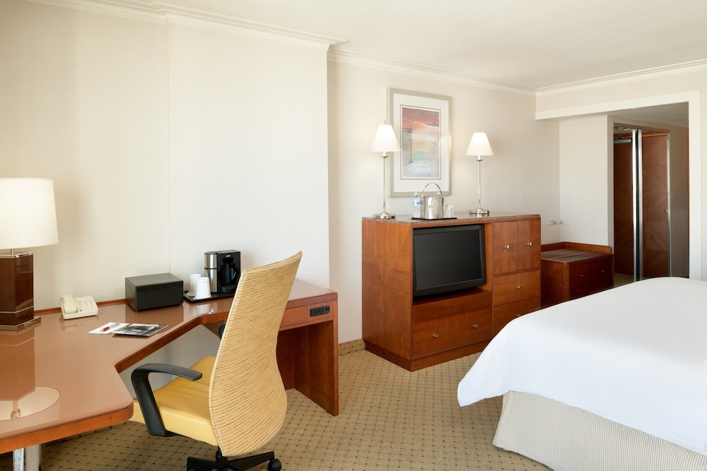 1 King, City View - No Resort Fees - Photo 3