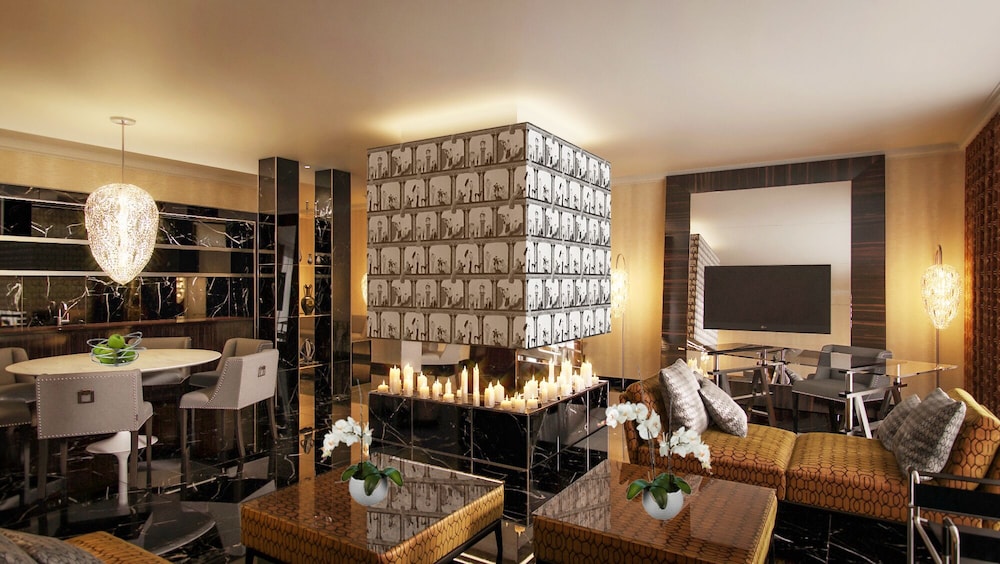 Chain Bridge Penthouse with Terrace photo 3