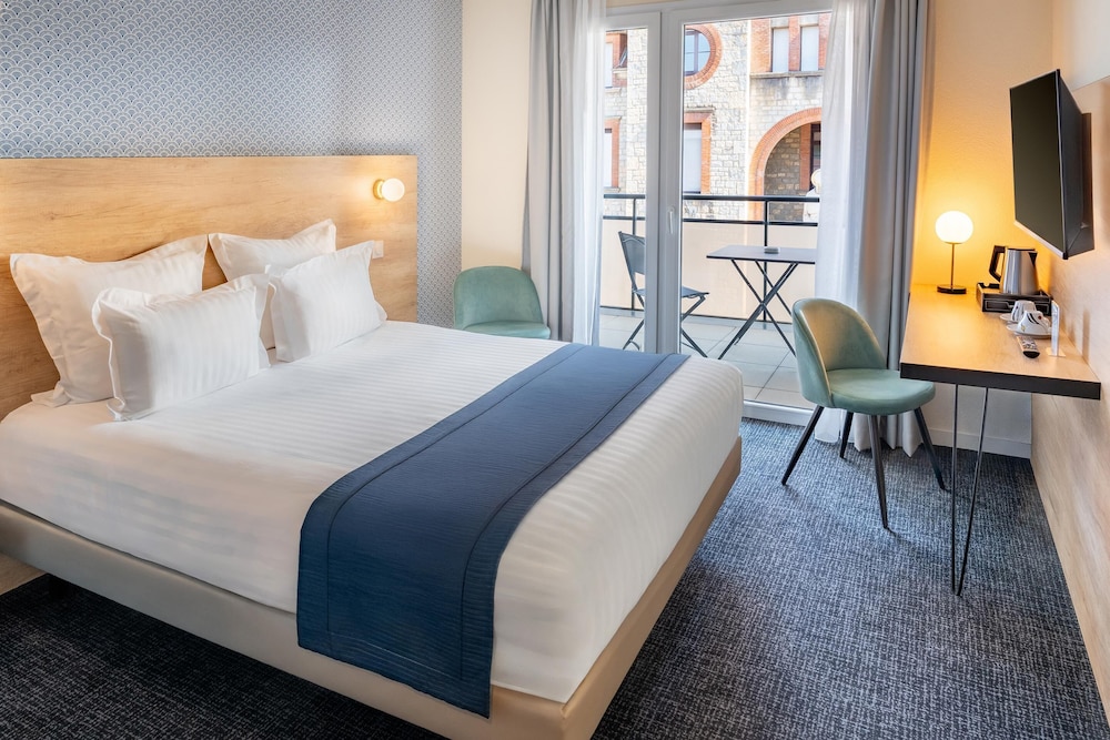 Standard Room, 1 Queen Bed, Non Smoking - Photo 4