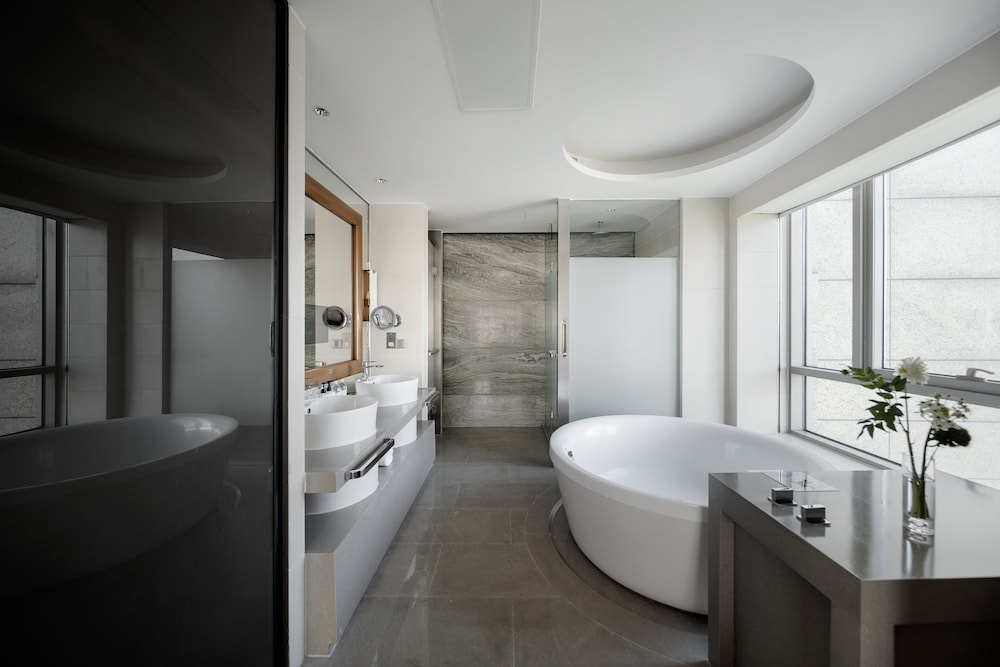 1 Bedroom Suite City View