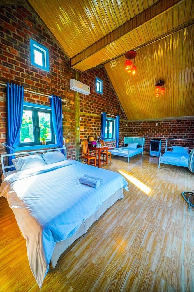 Deluxe Triple Room, Mountain View, Poolside photo 1