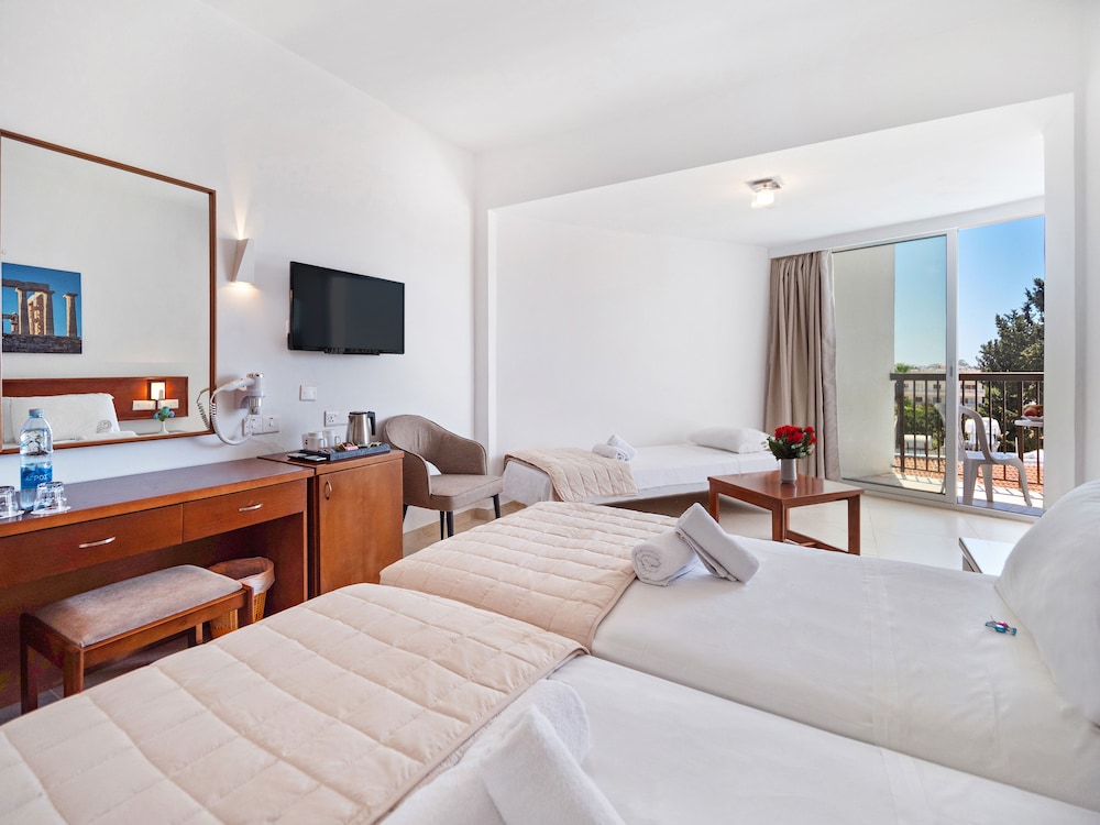 Standard Double or Twin Room (special offer) - Photo 8