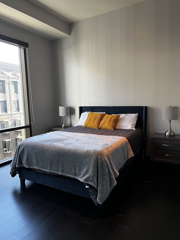Luxury Apartment, 2 Bedrooms, Club Lounge Access, City View