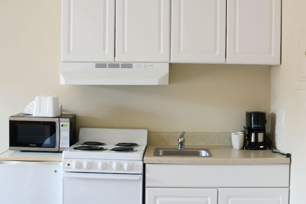 Kitchenette with Two Queen Beds photo 2