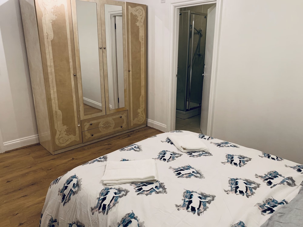 Apartment, Multiple Beds