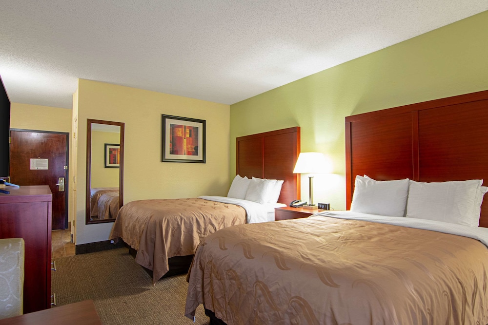 Standard Room, 2 Queen Beds, Non Smoking - Photo 4